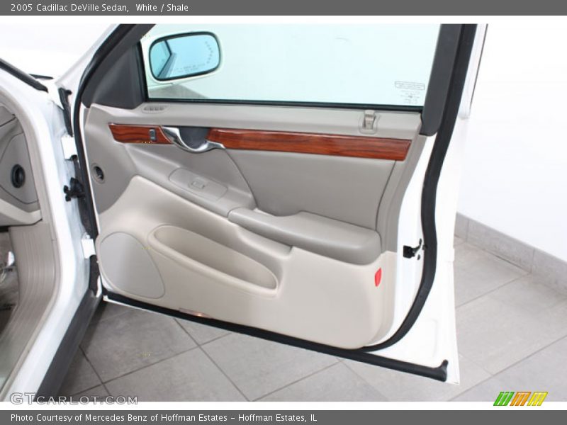 White / Shale 2005 Cadillac DeVille Sedan