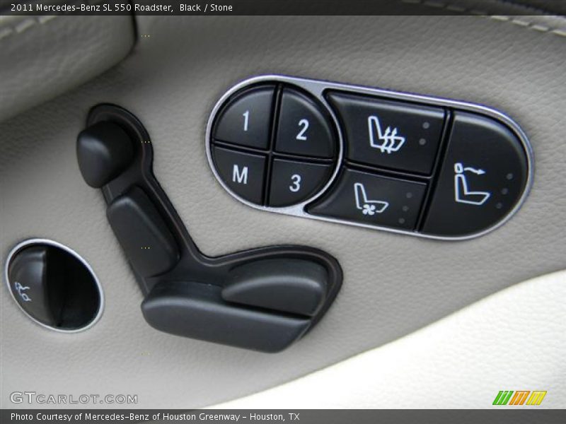 Controls of 2011 SL 550 Roadster