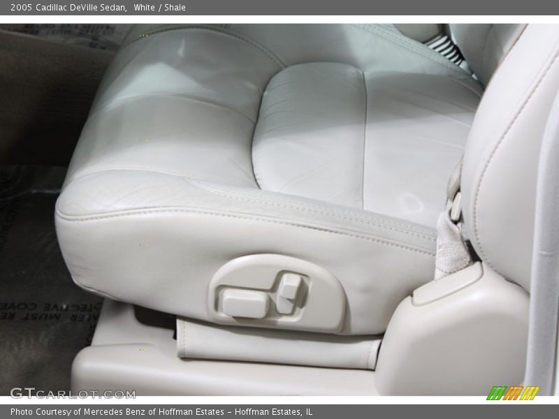 White / Shale 2005 Cadillac DeVille Sedan