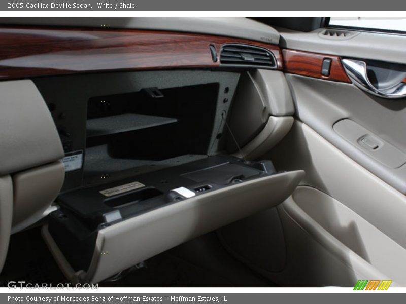 White / Shale 2005 Cadillac DeVille Sedan