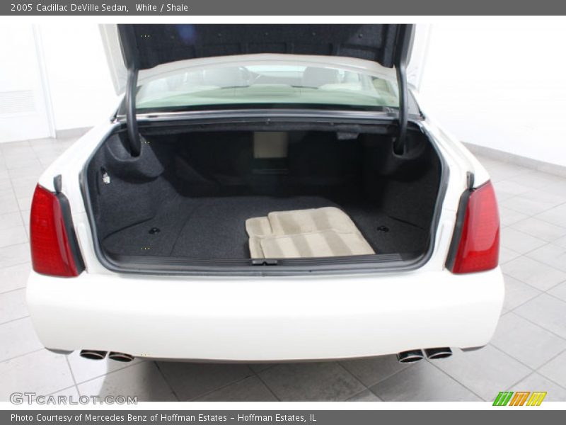 White / Shale 2005 Cadillac DeVille Sedan
