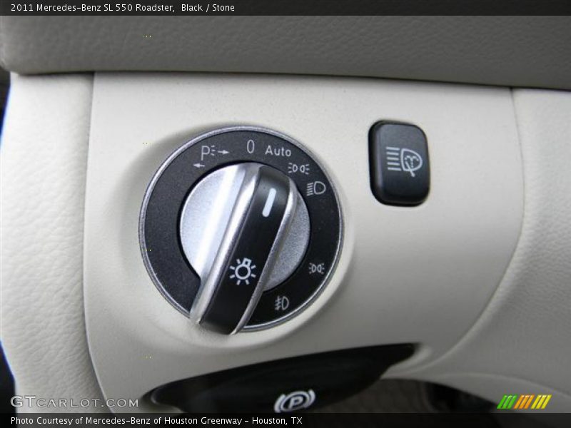 Controls of 2011 SL 550 Roadster