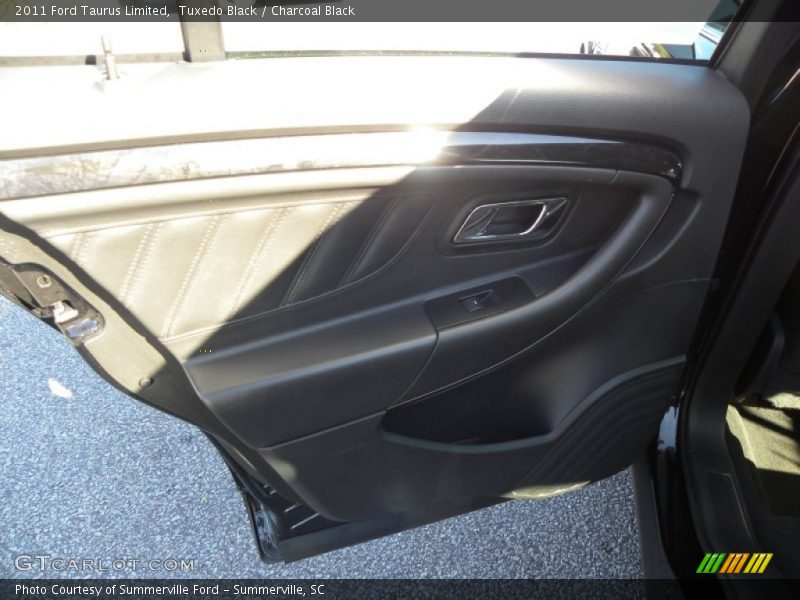 Tuxedo Black / Charcoal Black 2011 Ford Taurus Limited