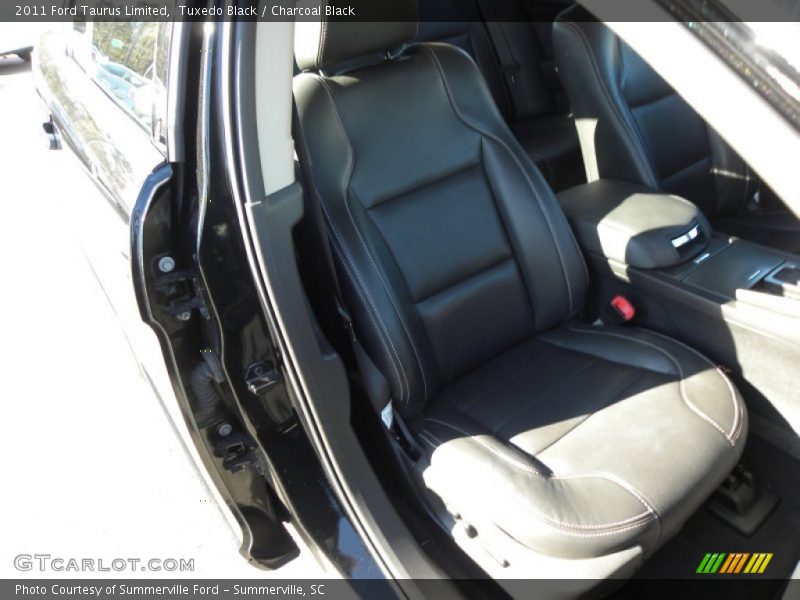 Tuxedo Black / Charcoal Black 2011 Ford Taurus Limited