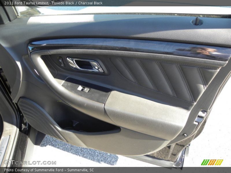 Tuxedo Black / Charcoal Black 2011 Ford Taurus Limited