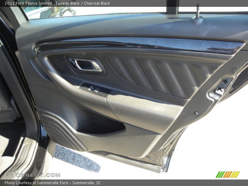 Tuxedo Black / Charcoal Black 2011 Ford Taurus Limited