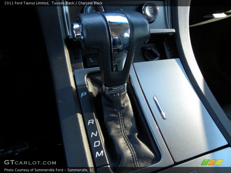 Tuxedo Black / Charcoal Black 2011 Ford Taurus Limited
