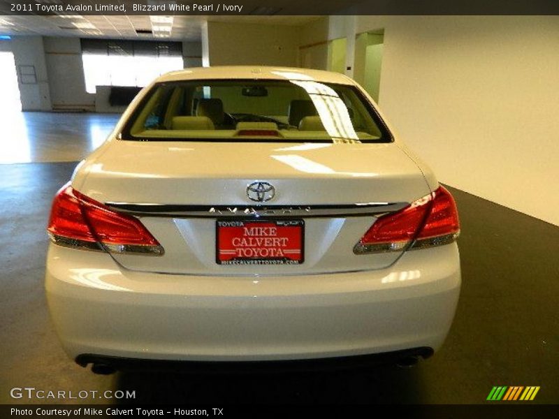 Blizzard White Pearl / Ivory 2011 Toyota Avalon Limited