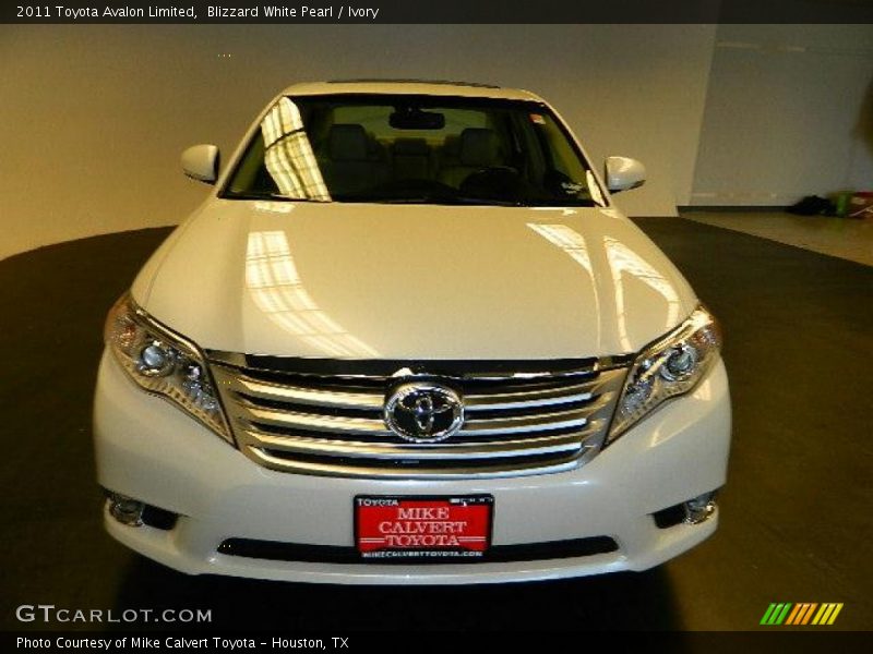 Blizzard White Pearl / Ivory 2011 Toyota Avalon Limited