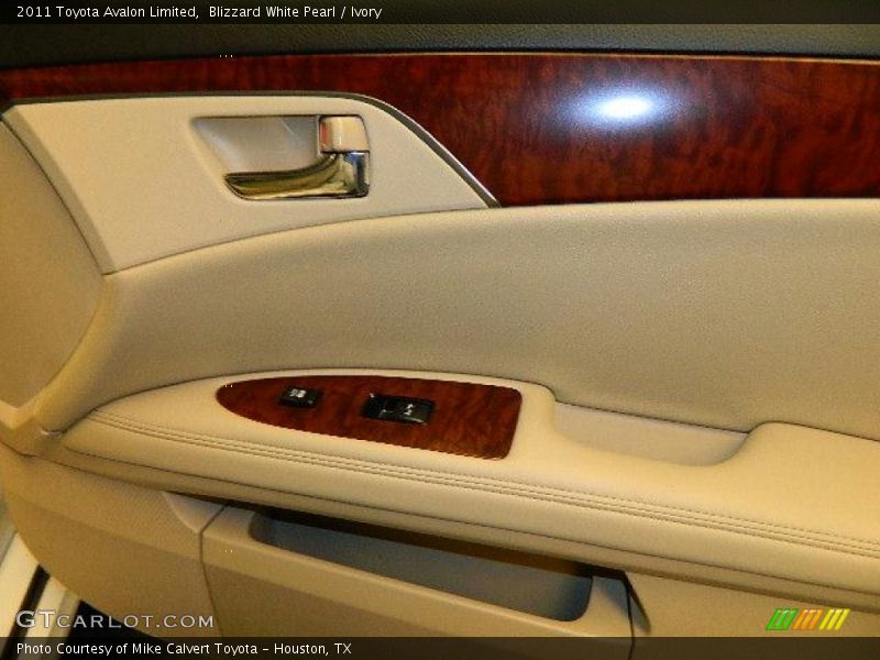 Blizzard White Pearl / Ivory 2011 Toyota Avalon Limited
