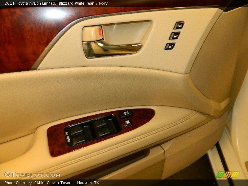 Blizzard White Pearl / Ivory 2011 Toyota Avalon Limited