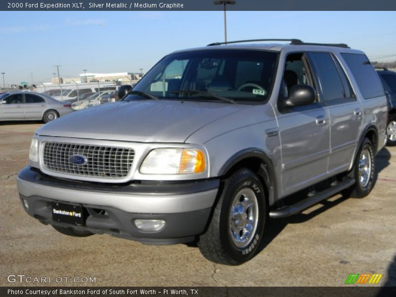 Front 3/4 View of 2000 Expedition XLT