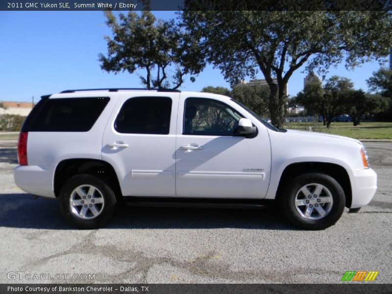 Summit White / Ebony 2011 GMC Yukon SLE