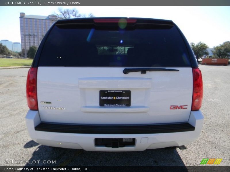 Summit White / Ebony 2011 GMC Yukon SLE