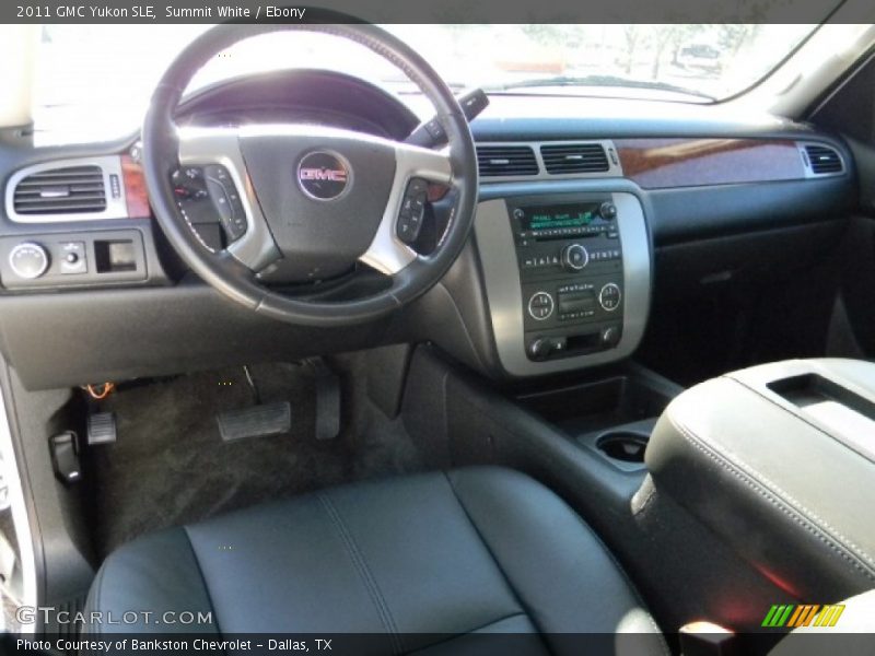 Summit White / Ebony 2011 GMC Yukon SLE