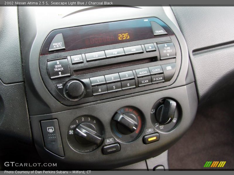Seascape Light Blue / Charcoal Black 2002 Nissan Altima 2.5 S