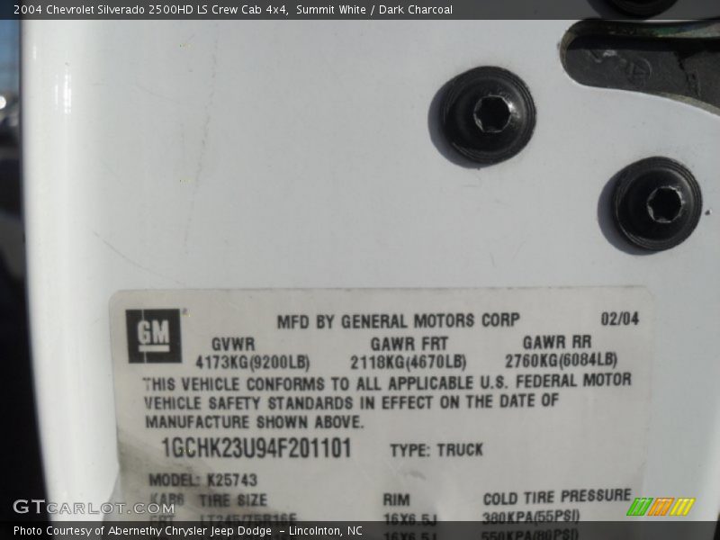 Summit White / Dark Charcoal 2004 Chevrolet Silverado 2500HD LS Crew Cab 4x4
