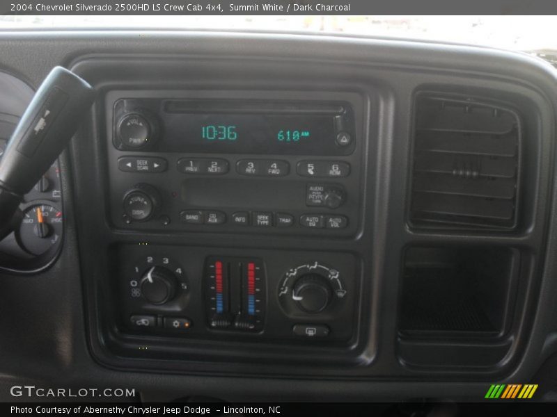 Summit White / Dark Charcoal 2004 Chevrolet Silverado 2500HD LS Crew Cab 4x4