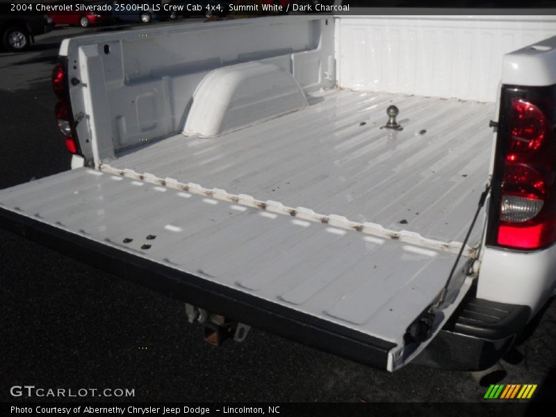 Summit White / Dark Charcoal 2004 Chevrolet Silverado 2500HD LS Crew Cab 4x4