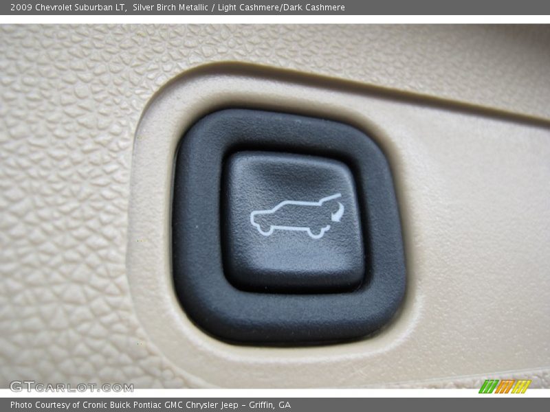 Silver Birch Metallic / Light Cashmere/Dark Cashmere 2009 Chevrolet Suburban LT