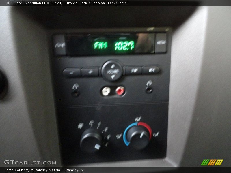 Tuxedo Black / Charcoal Black/Camel 2010 Ford Expedition EL XLT 4x4