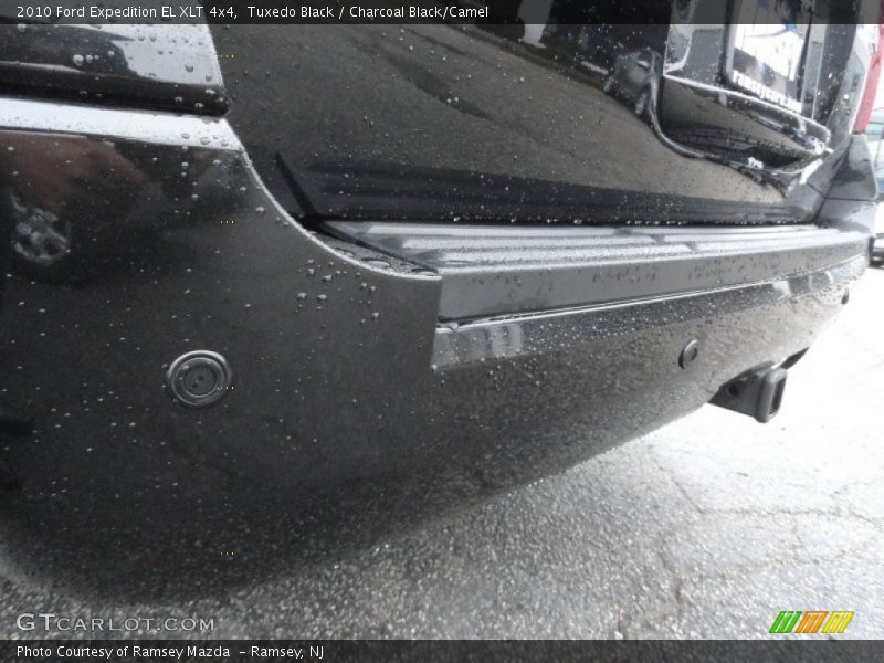 Tuxedo Black / Charcoal Black/Camel 2010 Ford Expedition EL XLT 4x4