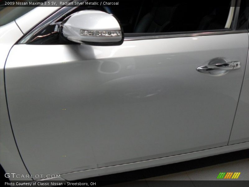 Radiant Silver Metallic / Charcoal 2009 Nissan Maxima 3.5 SV