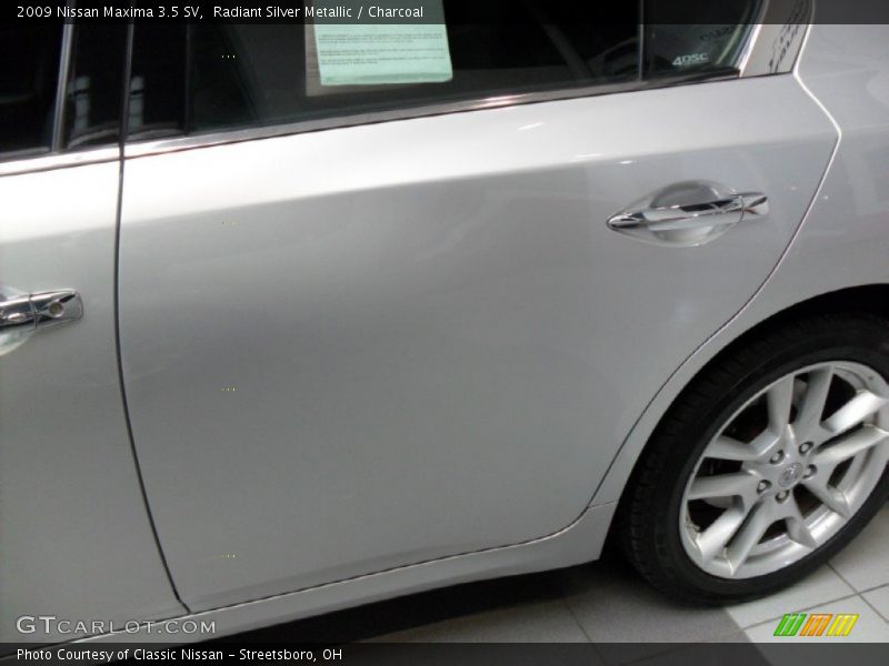 Radiant Silver Metallic / Charcoal 2009 Nissan Maxima 3.5 SV
