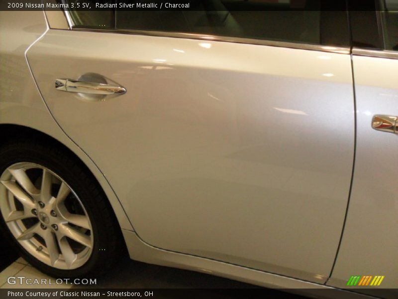 Radiant Silver Metallic / Charcoal 2009 Nissan Maxima 3.5 SV