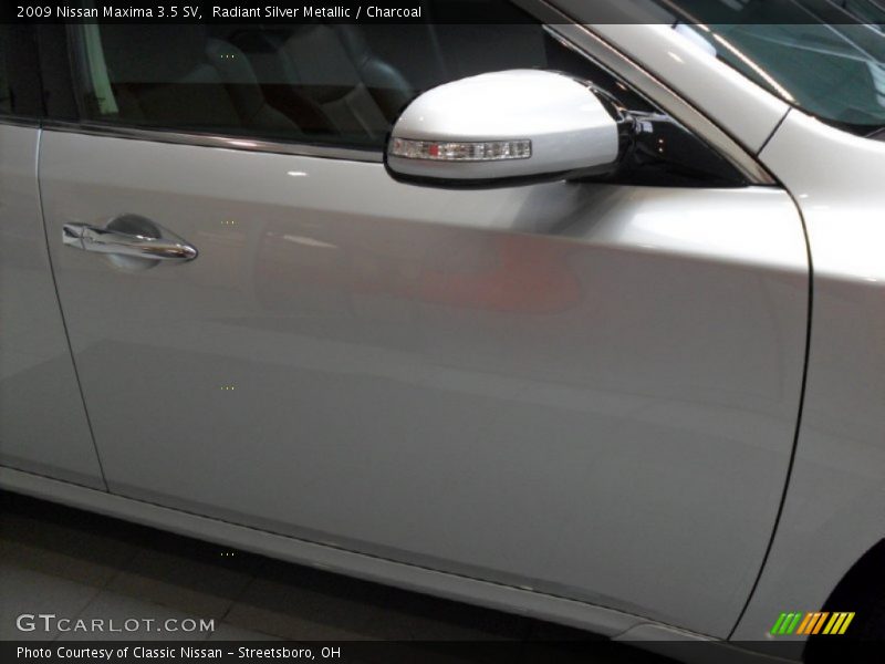 Radiant Silver Metallic / Charcoal 2009 Nissan Maxima 3.5 SV