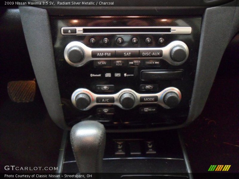 Radiant Silver Metallic / Charcoal 2009 Nissan Maxima 3.5 SV