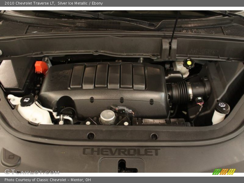 Silver Ice Metallic / Ebony 2010 Chevrolet Traverse LT