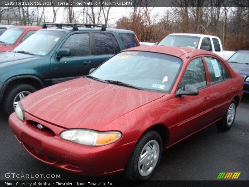 Front 3/4 View of 1999 Escort SE Sedan