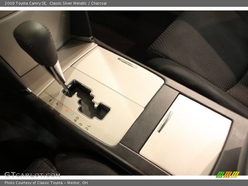 Classic Silver Metallic / Charcoal 2009 Toyota Camry SE