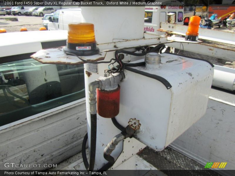 Oxford White / Medium Graphite 2001 Ford F450 Super Duty XL Regular Cab Bucket Truck