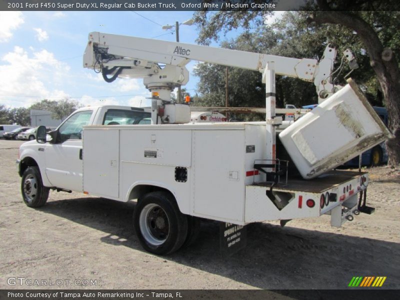 Oxford White / Medium Graphite 2001 Ford F450 Super Duty XL Regular Cab Bucket Truck