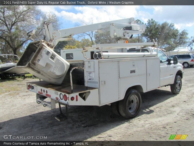 Oxford White / Medium Graphite 2001 Ford F450 Super Duty XL Regular Cab Bucket Truck