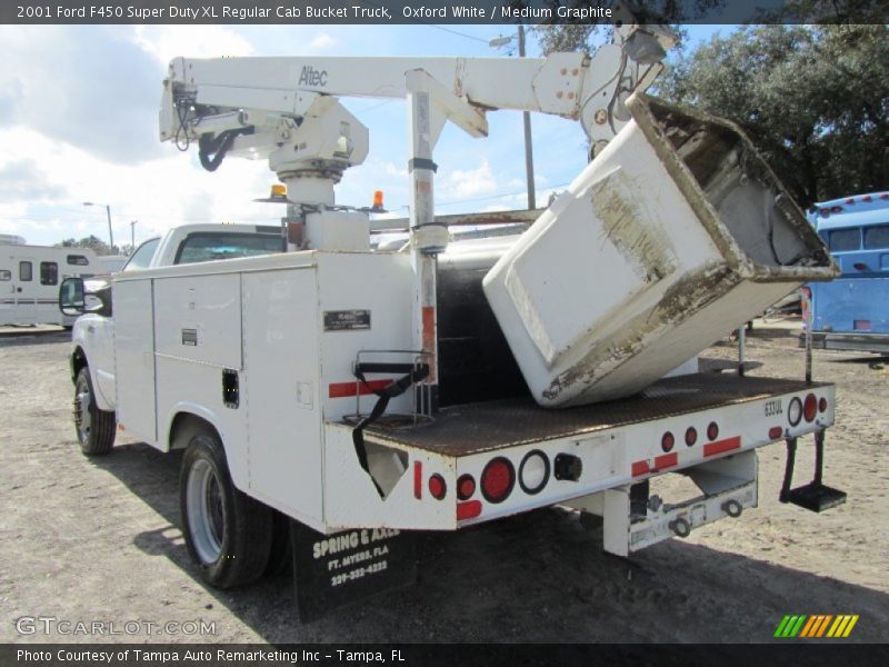 Oxford White / Medium Graphite 2001 Ford F450 Super Duty XL Regular Cab Bucket Truck