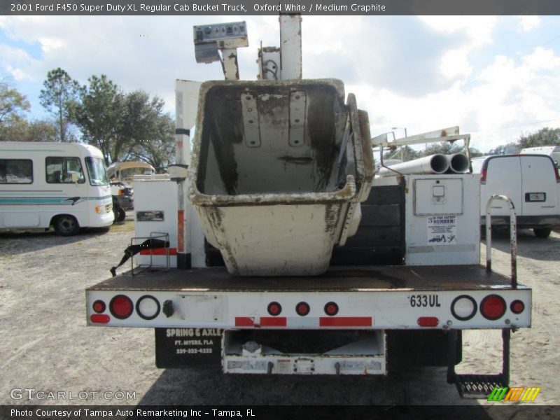 Oxford White / Medium Graphite 2001 Ford F450 Super Duty XL Regular Cab Bucket Truck