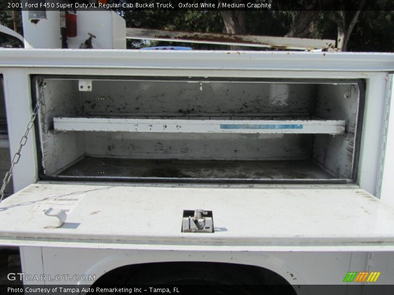 Oxford White / Medium Graphite 2001 Ford F450 Super Duty XL Regular Cab Bucket Truck