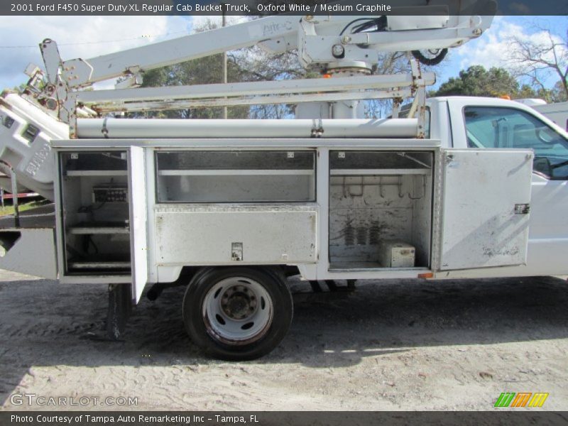 Oxford White / Medium Graphite 2001 Ford F450 Super Duty XL Regular Cab Bucket Truck