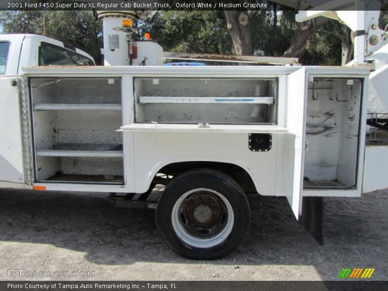 Oxford White / Medium Graphite 2001 Ford F450 Super Duty XL Regular Cab Bucket Truck