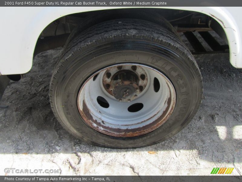 Oxford White / Medium Graphite 2001 Ford F450 Super Duty XL Regular Cab Bucket Truck