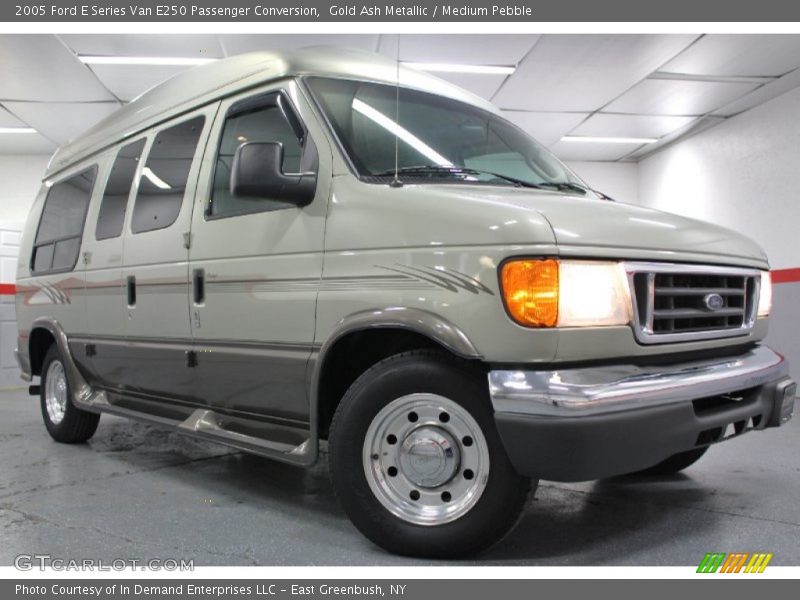 Front 3/4 View of 2005 E Series Van E250 Passenger Conversion
