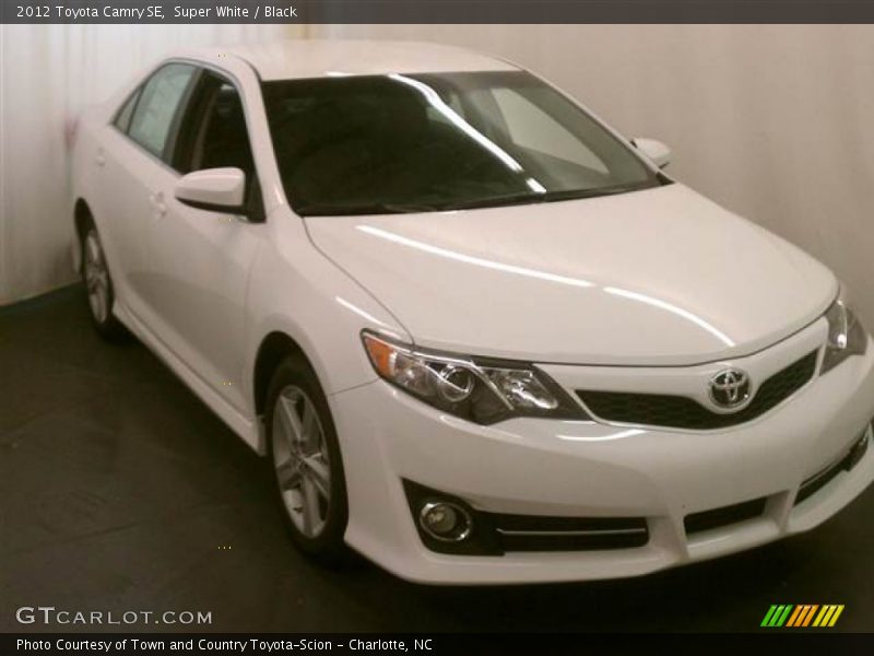 Super White / Black 2012 Toyota Camry SE