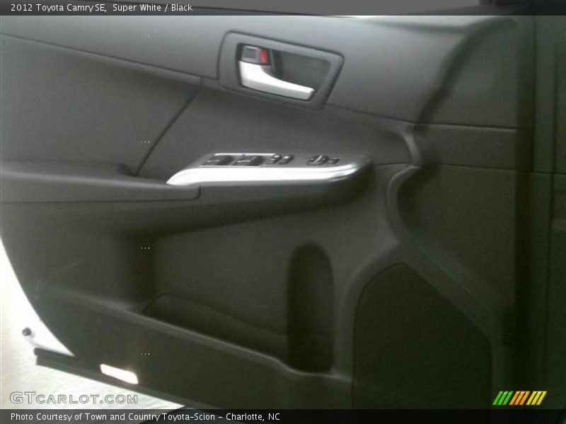 Super White / Black 2012 Toyota Camry SE