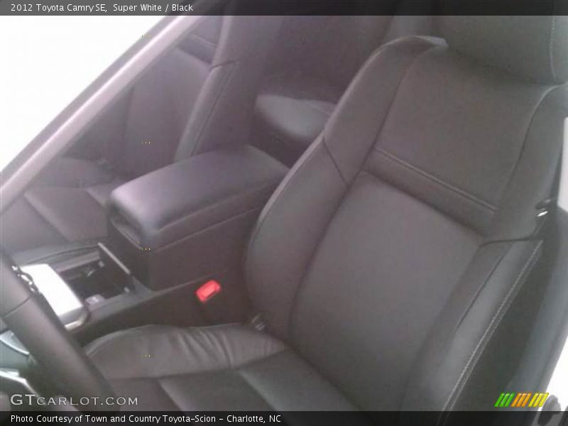 Super White / Black 2012 Toyota Camry SE