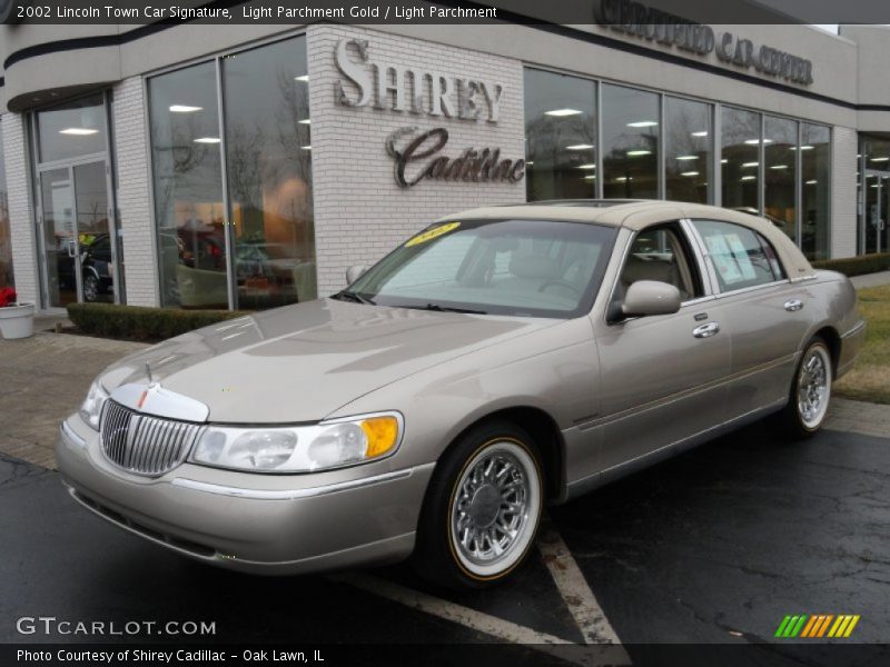 Light Parchment Gold / Light Parchment 2002 Lincoln Town Car Signature