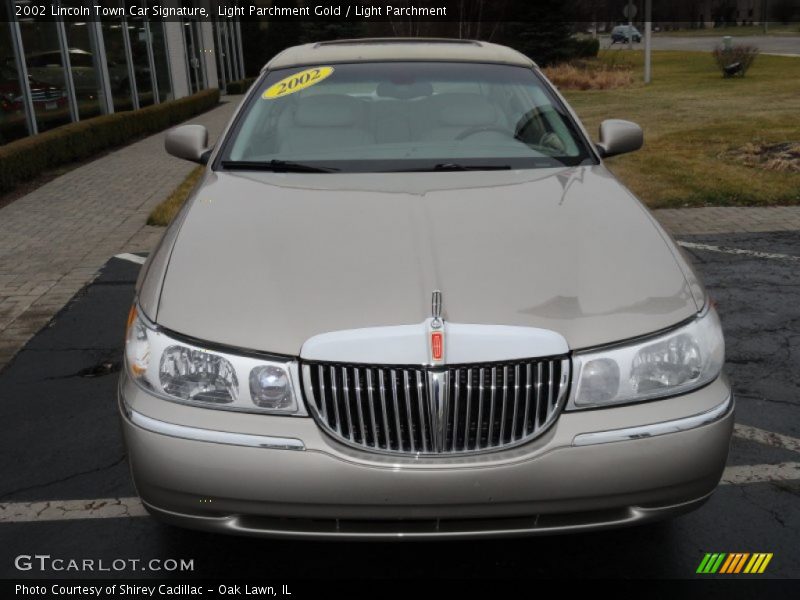 Light Parchment Gold / Light Parchment 2002 Lincoln Town Car Signature