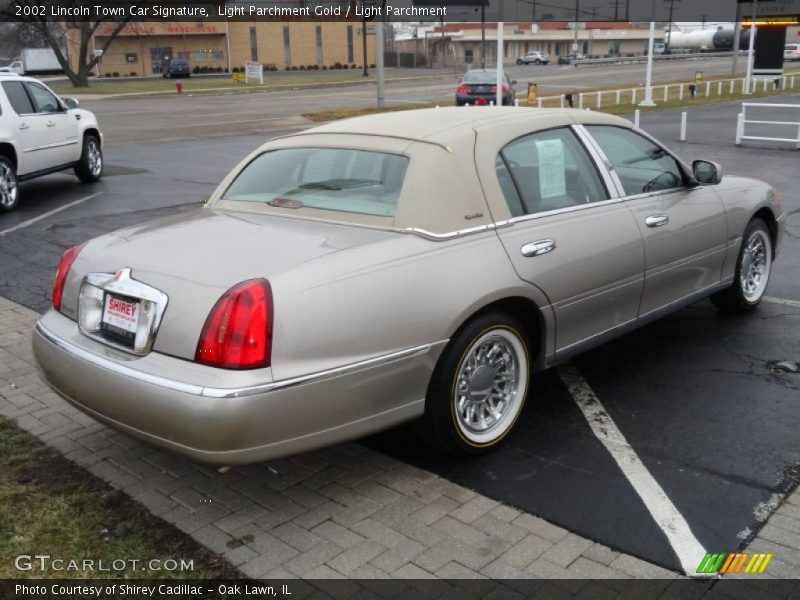Light Parchment Gold / Light Parchment 2002 Lincoln Town Car Signature